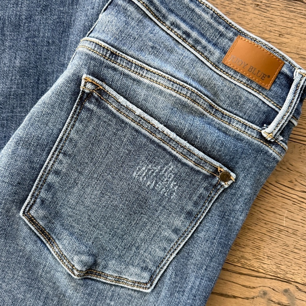 Judy Blue Distressed Frayed Hem Straight Leg Jeans - Picture 6 of 11